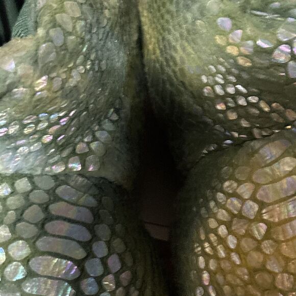 New Boys DINOSAUR Slippers Size Large Comfy Lounge Soft  Size 2-3 - Picture 5 of 7